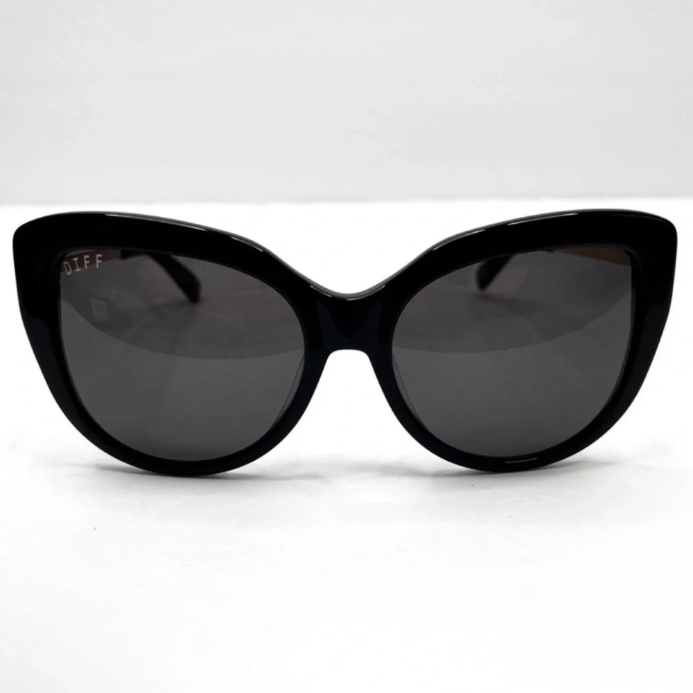 DIFF Eyewear NEW Avery Black Cat Eye Sunglasses NEW In Case And Box